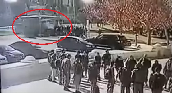 В сети опубликовано видео наезда грузовика на людей в Иерусалиме