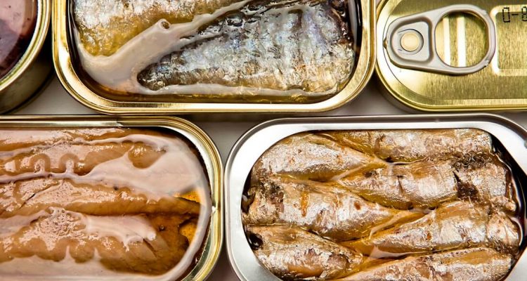 Рыбные консервы: польза или вред для женского здоровья? Диетологи раскрывают правду
