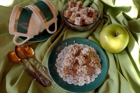 Нежный яблочный десерт с орехами: простой рецепт для дома