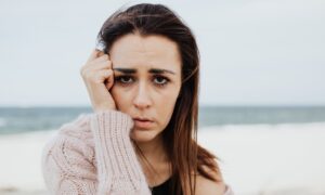 Как перестать жалеть себя: практические советы психологов для женщин