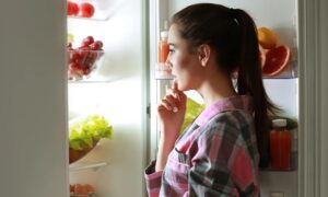 Что нельзя есть на ночь: избегаем болей и спазмов в животе во время беременности