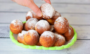 Пышные пончики на сгущенке: рецепт, который покорит всех