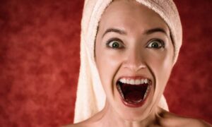 Почему появляются прыщи: сколько живут микробы на полотенцах и как это связано со здоровьем мамы