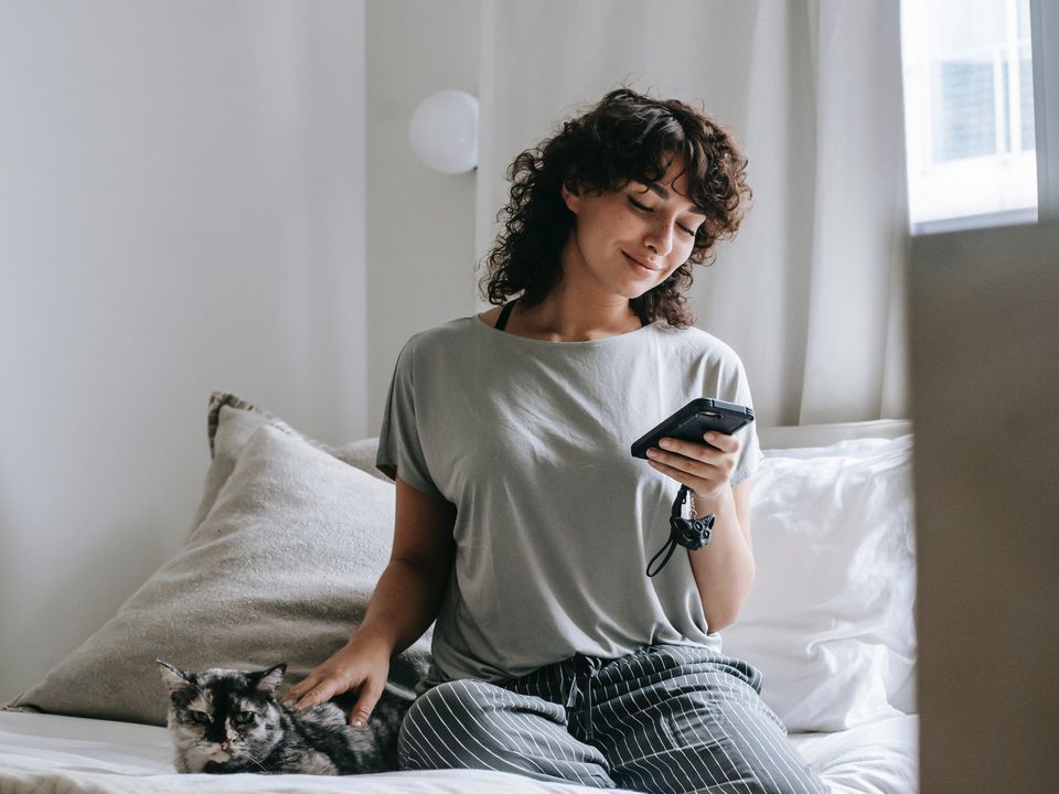 Как поднять настроение близкому человеку: секреты общения по переписке