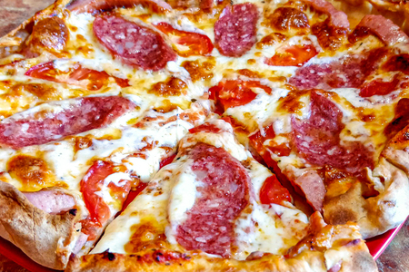 Секреты идеальной пиццы: хрустящее тесто и аппетитный бортик