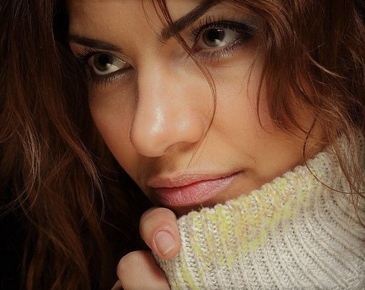 Как удалить пятна тонального крема с одежды: секреты чистоты и красоты