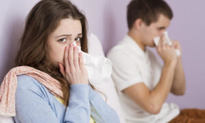 Почему мужчины болеют простудой тяжелее: научные факты для мам