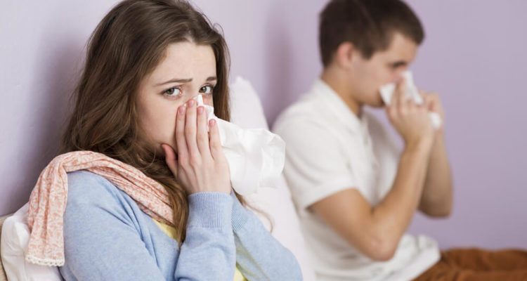 Почему мужчины болеют простудой тяжелее: научные факты для мам