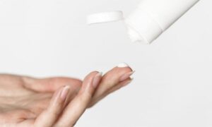 Зимний уход за кожей: как сохранить увлажненность и здоровье