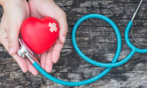 Тревожные сигналы: 5 признаков проблем с сердцем у молодых женщин