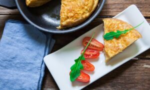 Почему омлет не получается: секреты идеального завтрака