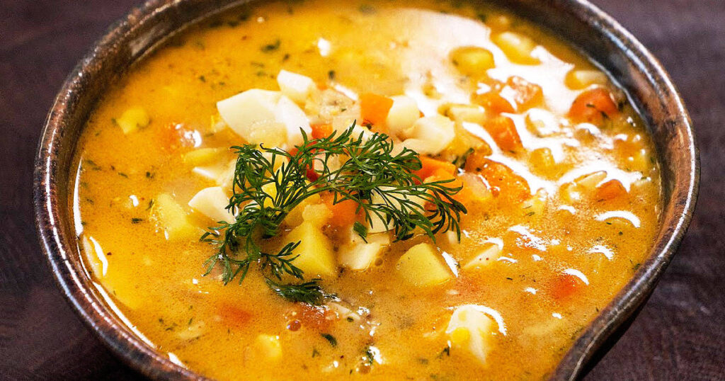 Бюджетные рецепты: сытный суп для всей семьи за копейки