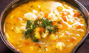 Бюджетные рецепты: сытный суп для всей семьи за копейки