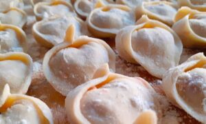 Идеальное тесто для вареников и пельменей: секреты идеальной заморозки и варки