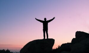 7 признаков уверенности в себе: как их распознать и развить