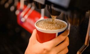 Как напитки влияют на молодость кожи: 4 главных врага