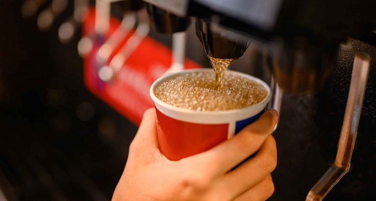 Как напитки влияют на молодость кожи: 4 главных врага