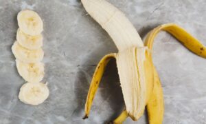 5 неожиданных способов использовать банановую кожуру, о которых знают только опытные хозяйки