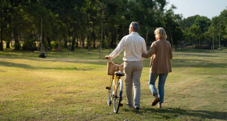 Шаги к долголетию: как прогулки защищают от деменции
